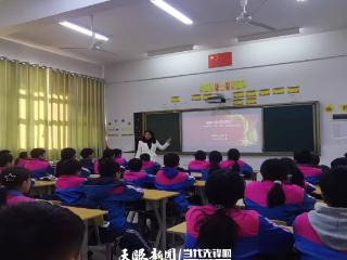 碧江区关工委赴铜仁市第三十二小学开展红色文化宣讲活动