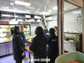 仁怀市市场监管局盐津分局开展夜市假劣肉制品专项整治行动