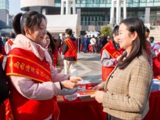 以热血青春，伴宪法同行——中国石油大学（华东）志愿者开展国家宪法日系列活动