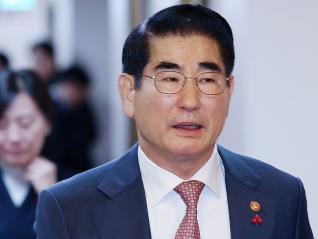 韩国国防部长官金龙显向总统递交辞呈