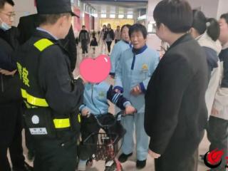 小朋友医院内与家人走失 东昌府公安分局民警帮助其找到家人