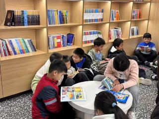 余干县新时代小学走进新华书店开展户外研学活动