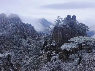 黄山风景区迎来降雪