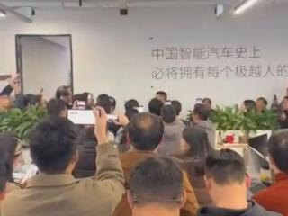 内部人士：极越 CEO 夏一平仍留在公司现场办公，正在寻求融资