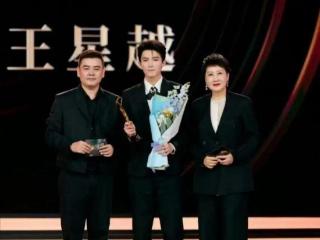 62岁张凯丽：28岁出演“刘慧芳”爆红，34岁嫁圈外老公