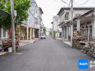 海口秀英区今年实施改造的五条“白改黑”道路完工投入使用