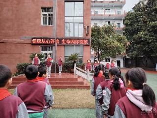 搭建心灵成长的桥梁 吕锡三小学用爱呵护学子成长