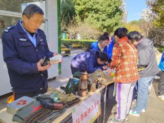 苏州园区汀兰社区举办“和睦邻里间”暖冬惠民集市