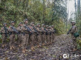 【高清组图】贵州武警官兵开展实战化反恐演练