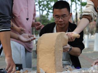 寻找山东最美大学|山东师范大学李晨昕：《一起做泥塑》