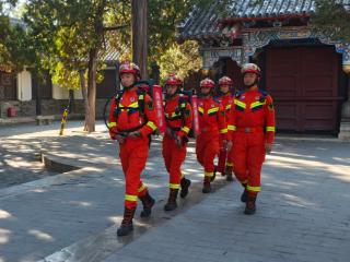 三孔景区的“火焰蓝”，42年坚守换景区无火无灾