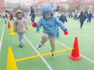 淄博市淄川区实验幼儿园开展冬季晨间跑酷活动