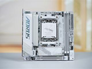 纯白迷你小板！技嘉冰雕X870I AORUS PRO ICE主板图赏