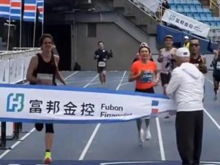 一场省会金标马拉松闹笑话！国内女子第一竟冲线4次！