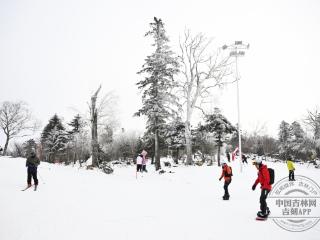 吉镜头丨逛吉林雪街 赏绝美雾凇