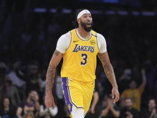 NBA官方赛后取消了浓眉2个前场篮板，数据改为21分18篮板