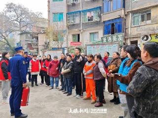 汇川区洗马路街道高泥社区：消防安全进社区，共筑安全防火墙