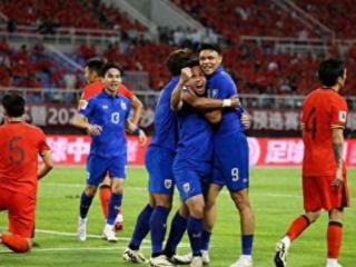 3-2！亚洲第15杀疯了：4连胜轰18球+头名进4强却被国足挤出18强赛