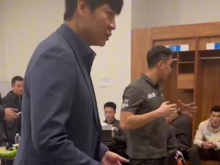 输新疆邱彪更衣室总结视频曝光：出机会要敢投，点名关键球不行！