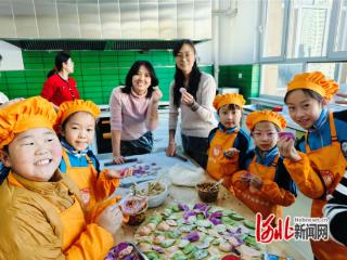 石家庄市北郡小学举办迎冬至包饺子活动