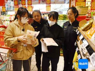 守护“双节”食品安全 海口市美兰区开展“你点我检”活动