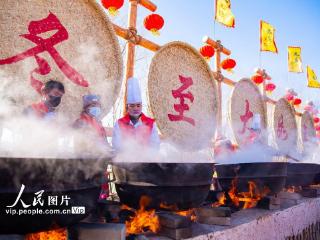 甘肃山丹：冬至乐享“牛娃子饭”