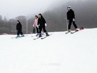 梅花山滑雪场试营业，冰雪激情点燃冬日