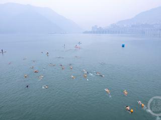 渝东北联盟长江游泳接力赛在云阳举行