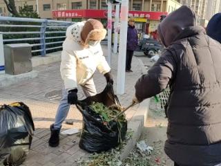 济南市莱芜区凤城街道华冠社区：清洁道路卫生 保持环境整洁