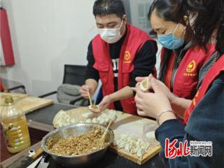 石家庄市鹿泉区山前社区：″冬至"吃饺子 关爱老年人