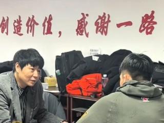 山东更衣室曝光！邱彪单独指导谢智杰+强调延续性，退防仍需总结