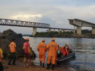 巴西一座桥梁倒塌 目前仍有16人失踪