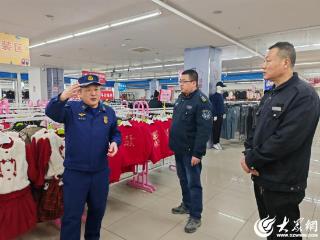 部门联动守平安——费县消防救援大队联合相关单位开展消防安全集中夜查行动