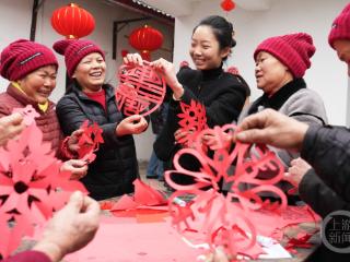 独居老人“不孤独” 欢声笑语迎新年