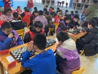 河北高碑店：兴华路街道首届青少年国际象棋锦标赛开赛