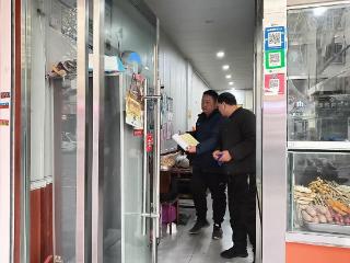 秦庄社区秦庄小区网格室开展“黄河大集”暨食品安全宣传活动