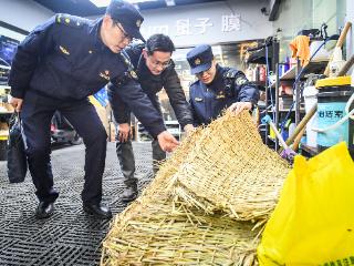 南京雨花台区城管局开展冬季洗车场专项整治 全力保障市民安全出行