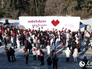 “松间恋语 情定此松” 99对恋人在长白山开启粉雪奇缘之旅