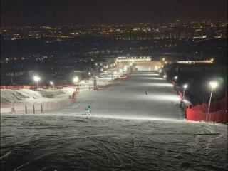 京郊雪场夜滑成新热潮 美团旅行数据：北京位列夜滑搜索城市首位