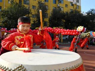 邯郸复兴区：萌娃迎元旦 庙会乐翻天