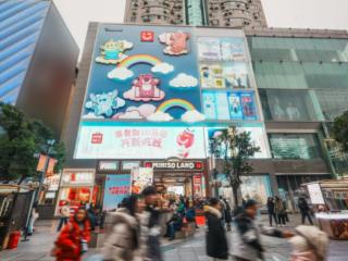 汇聚全球IP打造沉浸式乐园，名创优品创新店态MINISO LAND成都首秀