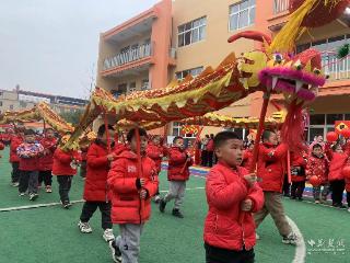 传统文化润心田！这群孩子体验民俗庙会里的新年味儿