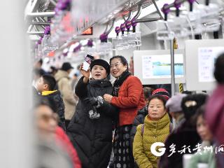 【图集】贵阳地铁S1线开通：城市脉络再升级，市民纷纷打卡