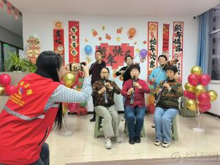 定格幸福 社区给居民拍新年照