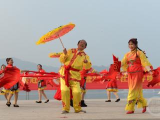 社区春晚 奏响文化振兴幸福曲