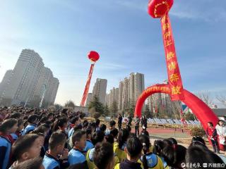 泰山区温泉路小学举行“童真童趣”迎元旦系列之迷你马拉松比赛