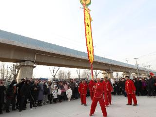 河北香河：“村晚”火热上演 百姓乐享“文化大餐”