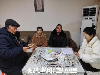 织金县八步街道开展退休干部走访慰问活动