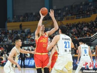 CBA：广厦击败北京迎主场15连胜 博班首秀砍下4分