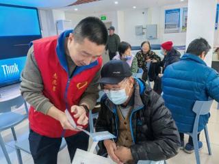 石景山区何家坟社区开展“便民一条街”活动 以“小集市”汇聚“大能量”